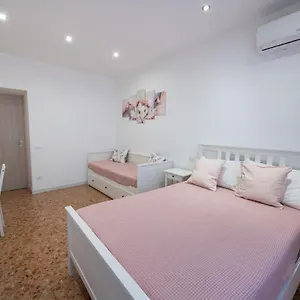 Casa Rosa Beige E Blu Roma